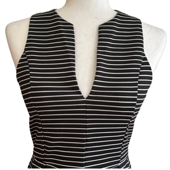 Mi Ami Black White Stripe Sleeveless Pockets Dress Size Medium NEW - Picture 3 of 12